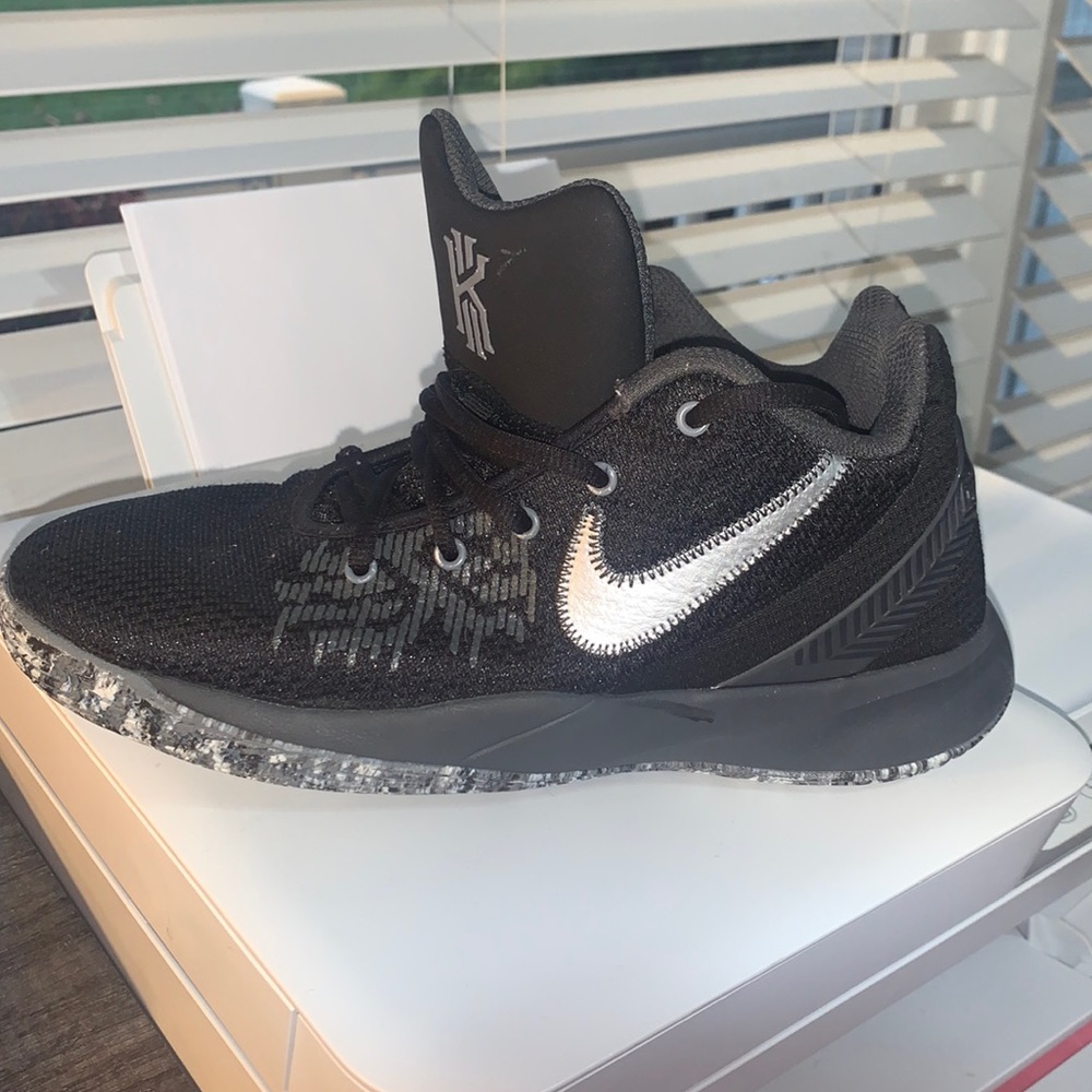 Nike Kyrie Flytrap II GS youth 6.5